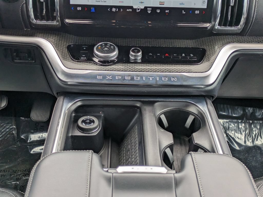 Certified 2025 Ford Expedition Platinum w/ Stealth Appearance Package AWD/4WD image 19