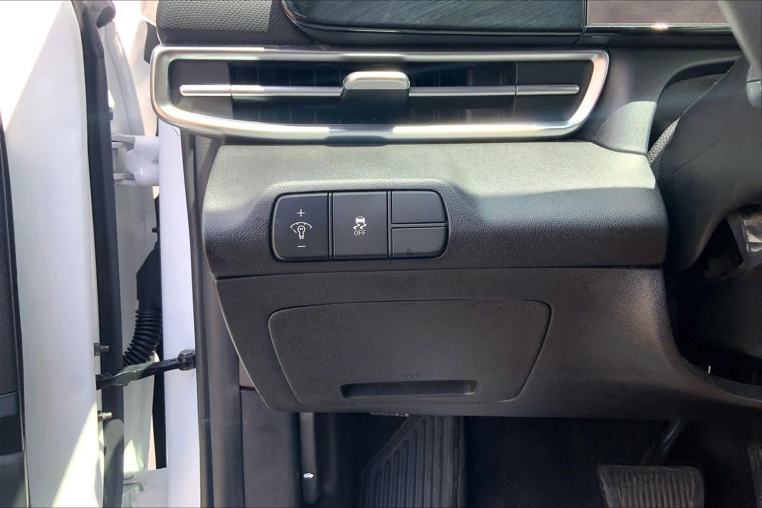 Used 2025 Hyundai Elantra SEL FWD image 36