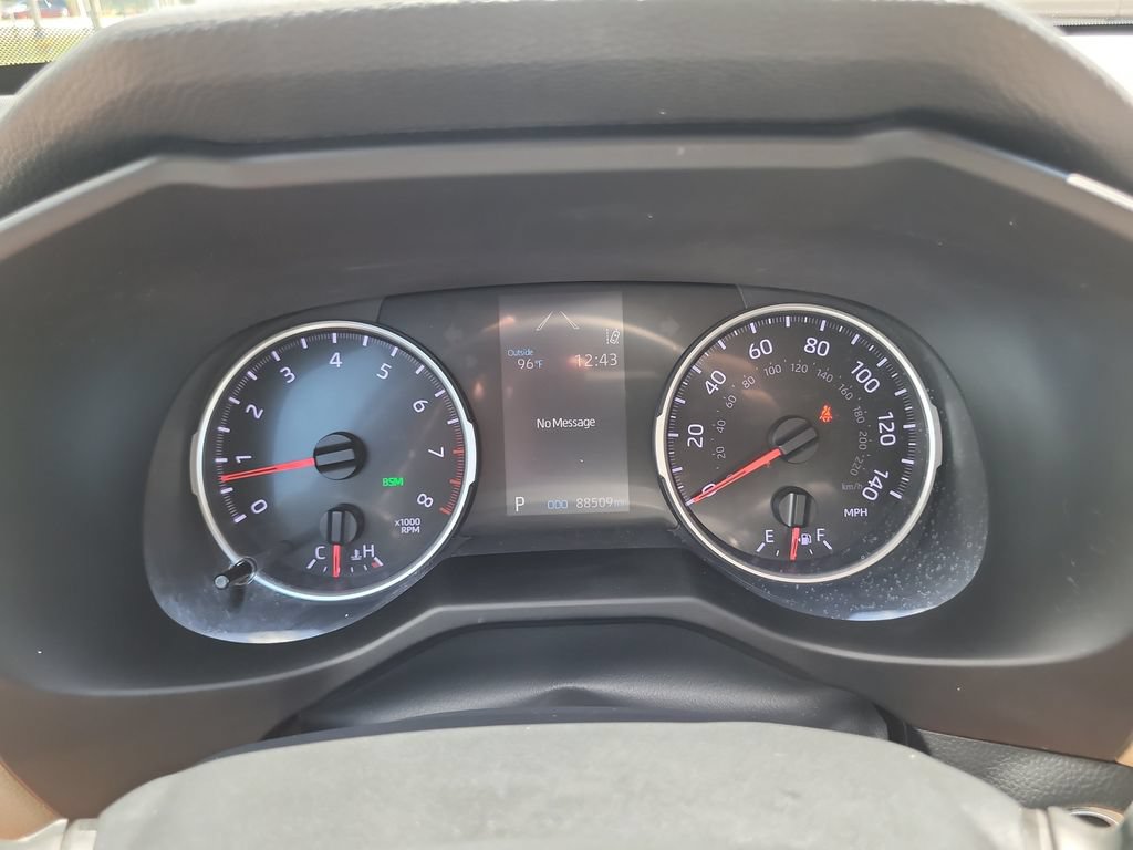 Used 2020 Toyota RAV4 XLE Premium FWD image 28