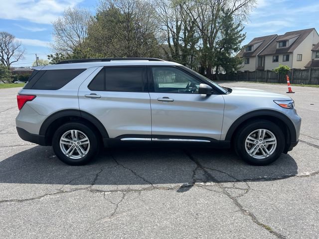 Certified 2022 Ford Explorer XLT w/ Equipment Group 202A AWD/4WD image 9