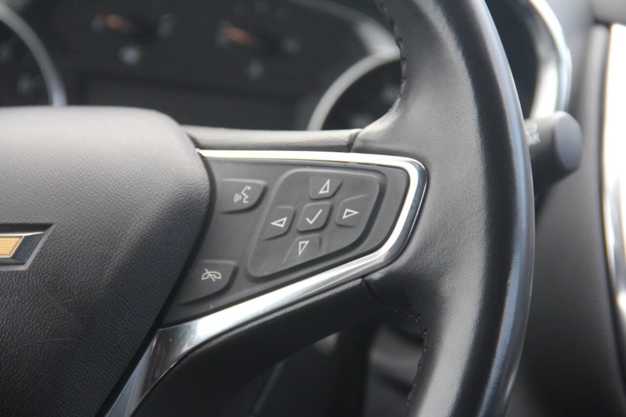 Used 2020 Chevrolet Equinox LT image 18