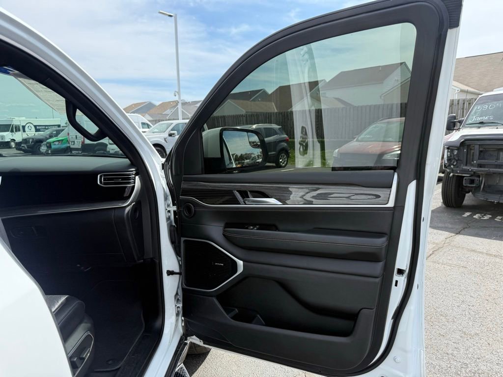Used 2022 Jeep Wagoneer Series III w/ Convenience Group I AWD/4WD image 57