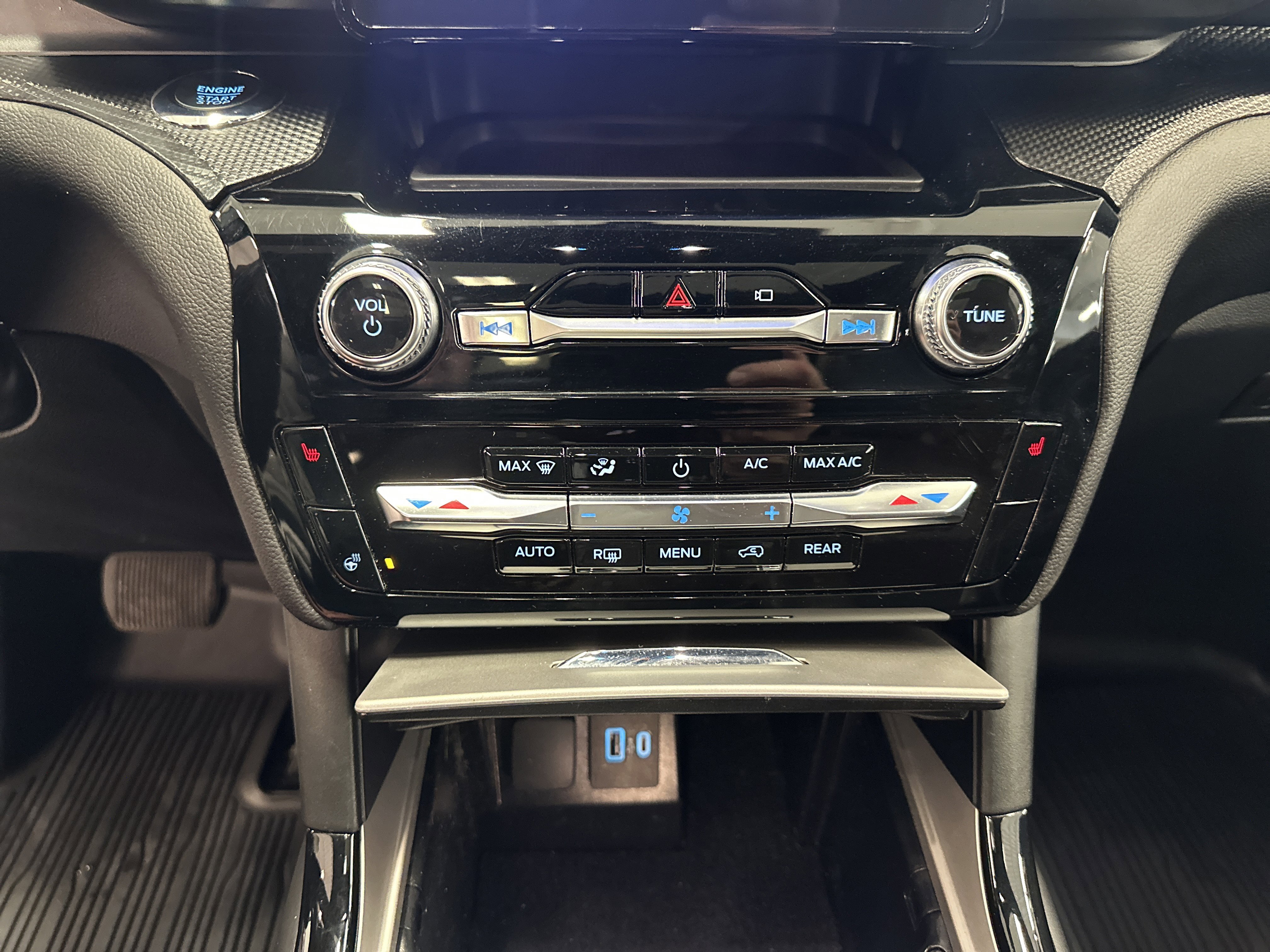 Certified 2023 Ford Explorer ST-Line w/ Class IV Trailer Tow Package image 35