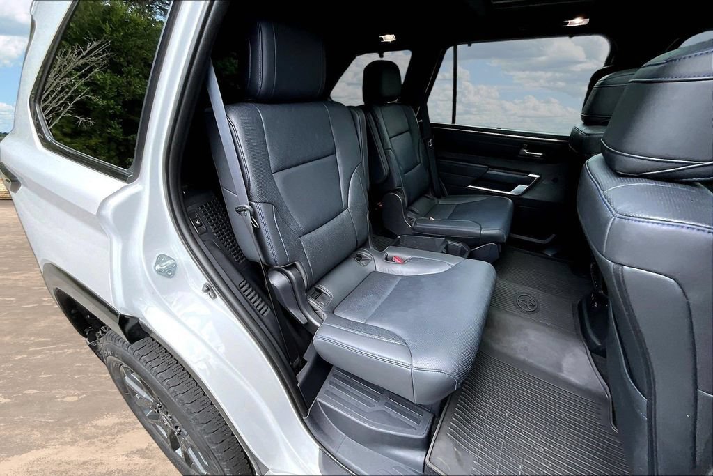Used 2025 Toyota Sequoia Platinum AWD/4WD image 27