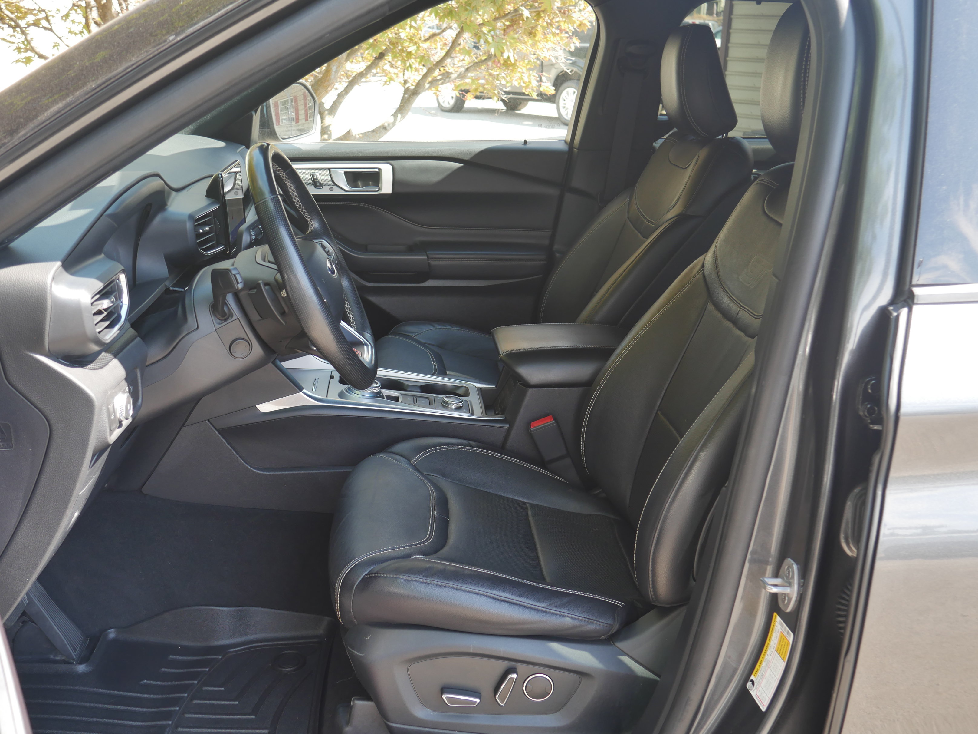 Certified 2020 Ford Explorer ST AWD/4WD image 3