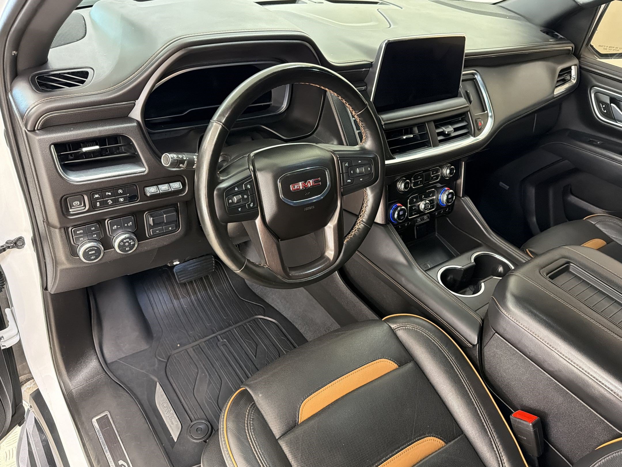 Used 2023 GMC Yukon XL AT4 AWD/4WD image 4