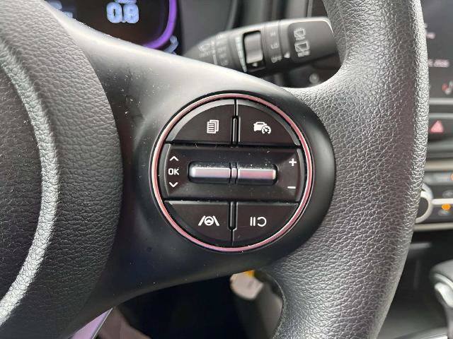Used 2025 Kia Soul LX w/ LX Technology Package FWD image 21