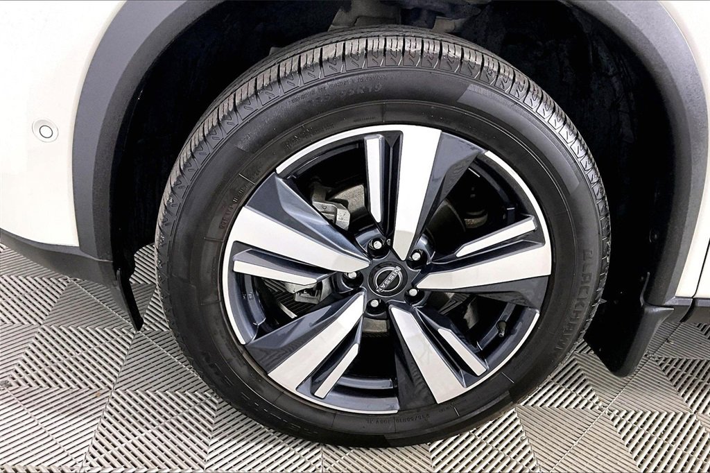 Used 2023 Nissan Rogue SL w/ SL Premium Package image 7