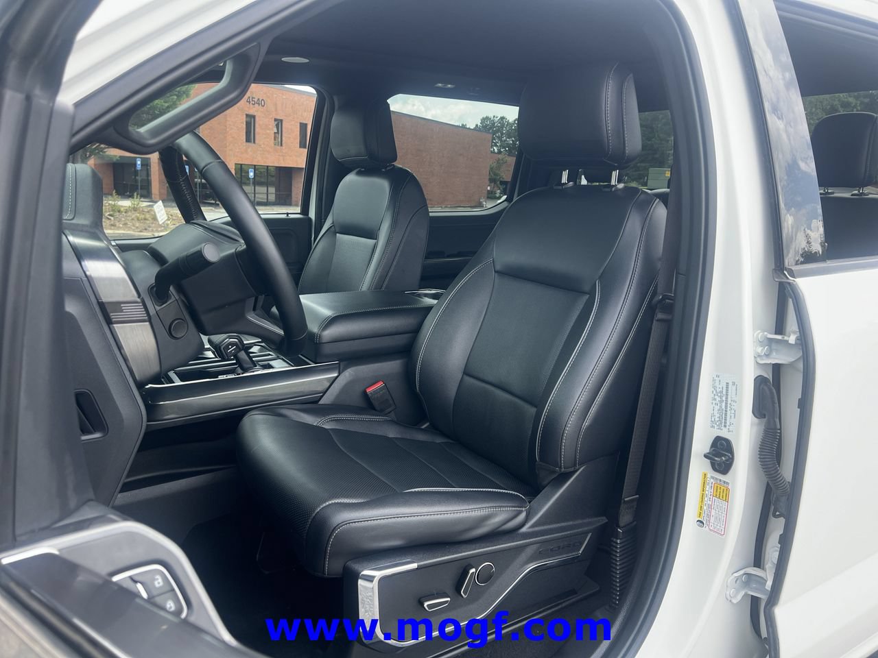 Certified 2023 Ford F150 Lariat w/ Equipment Group 502A High AWD/4WD image 22