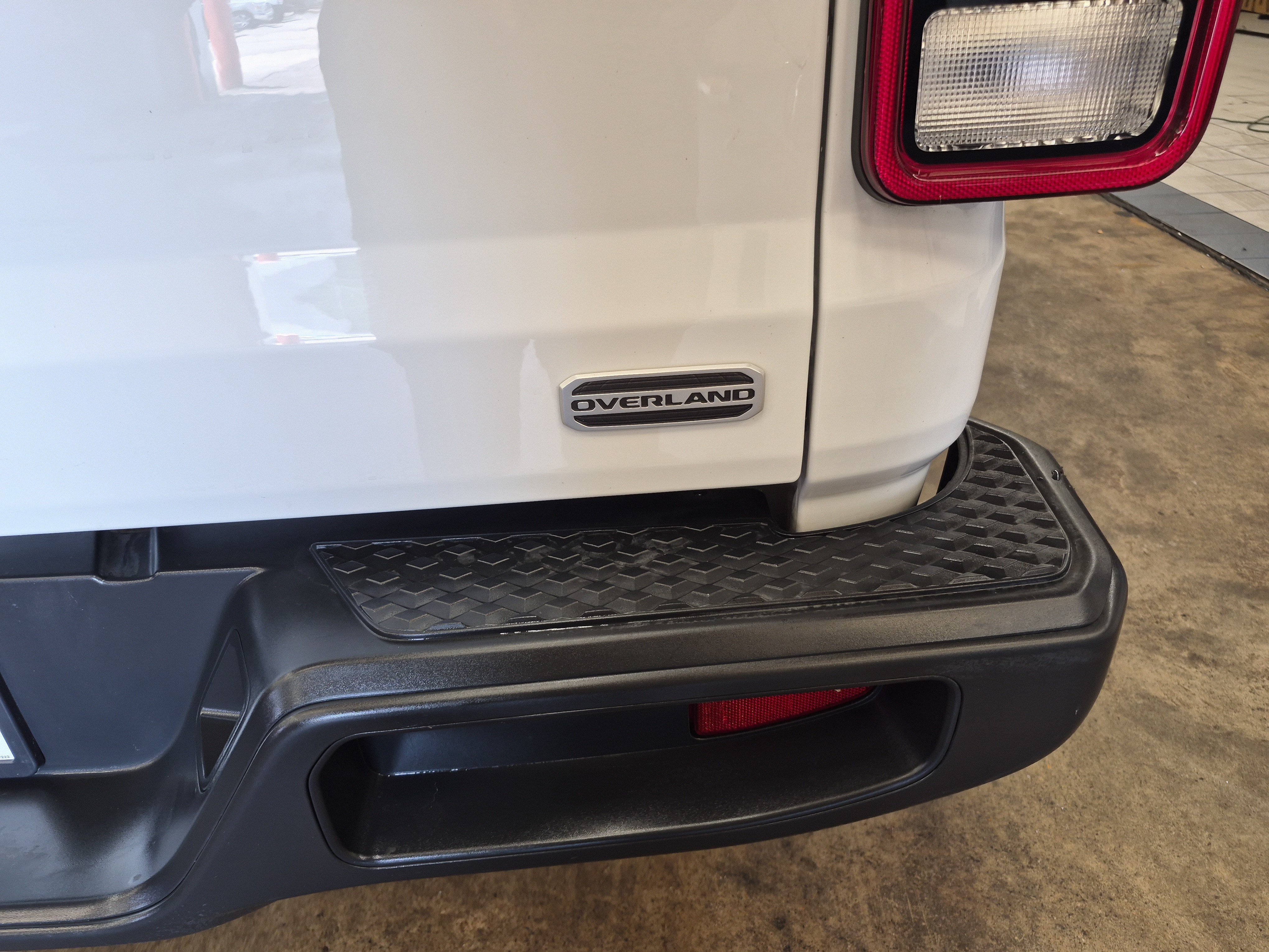 Used 2023 Jeep Gladiator Overland AWD/4WD image 7