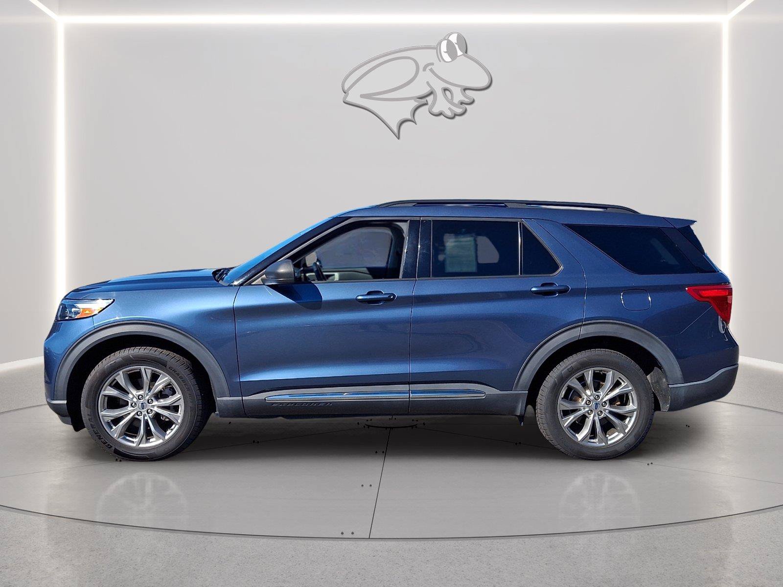 Certified 2020 Ford Explorer XLT w/ Equipment Group 202A AWD/4WD image 2