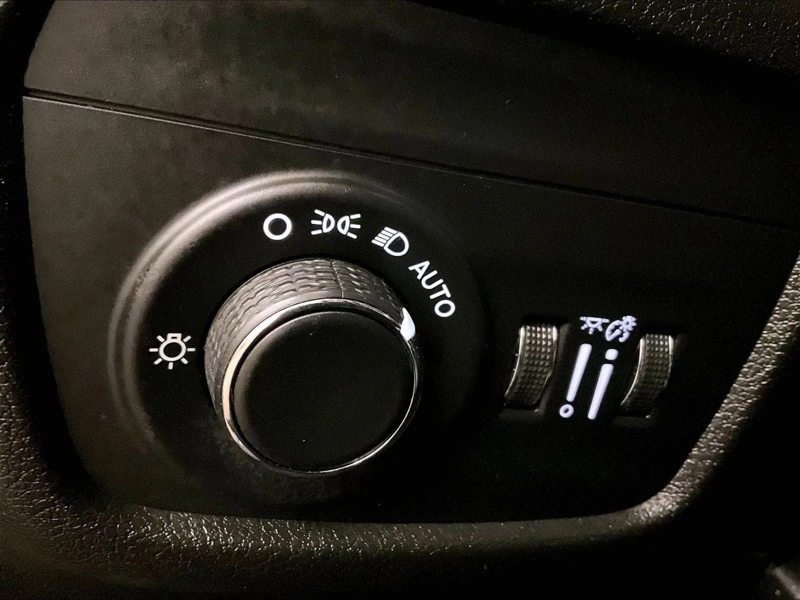 Used 2023 Jeep Grand Cherokee Laredo AWD/4WD image 30