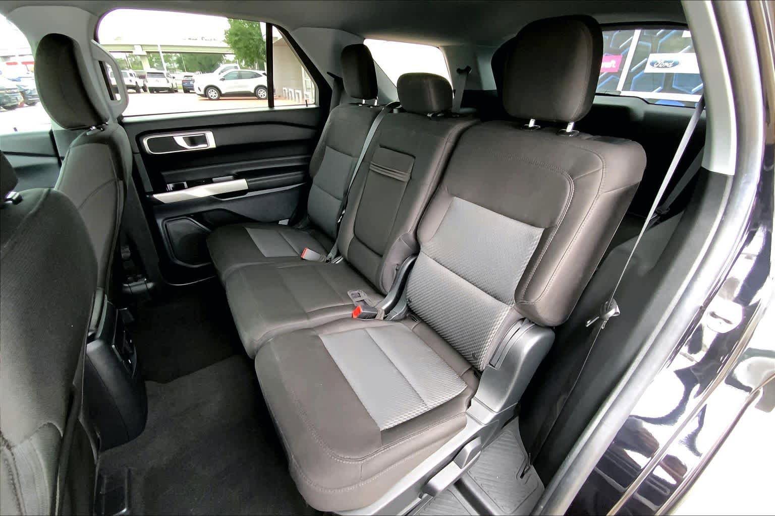 Certified 2024 Ford Explorer XLT RWD image 21