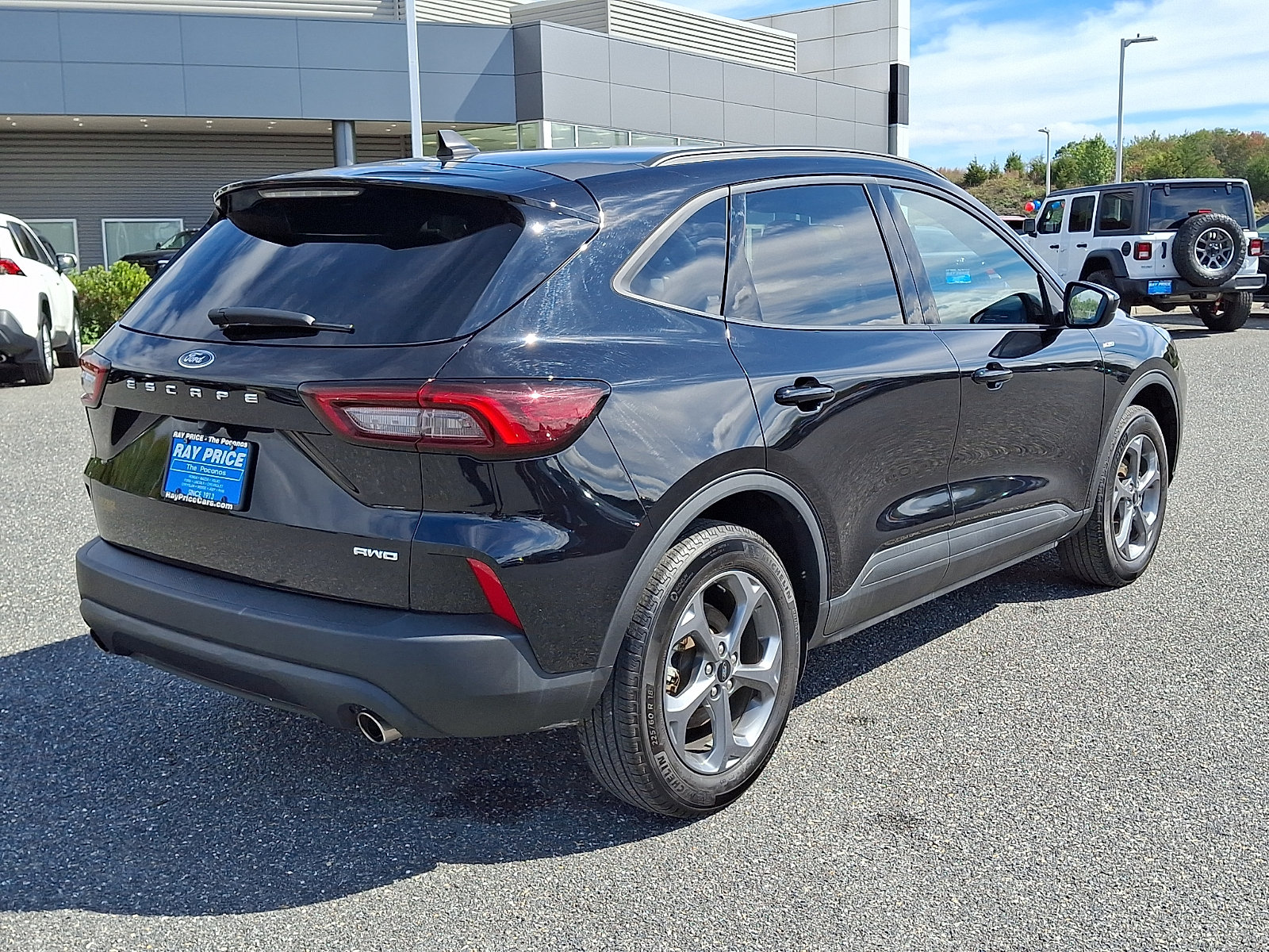 Certified 2025 Ford Escape ST-Line Select AWD/4WD image 7