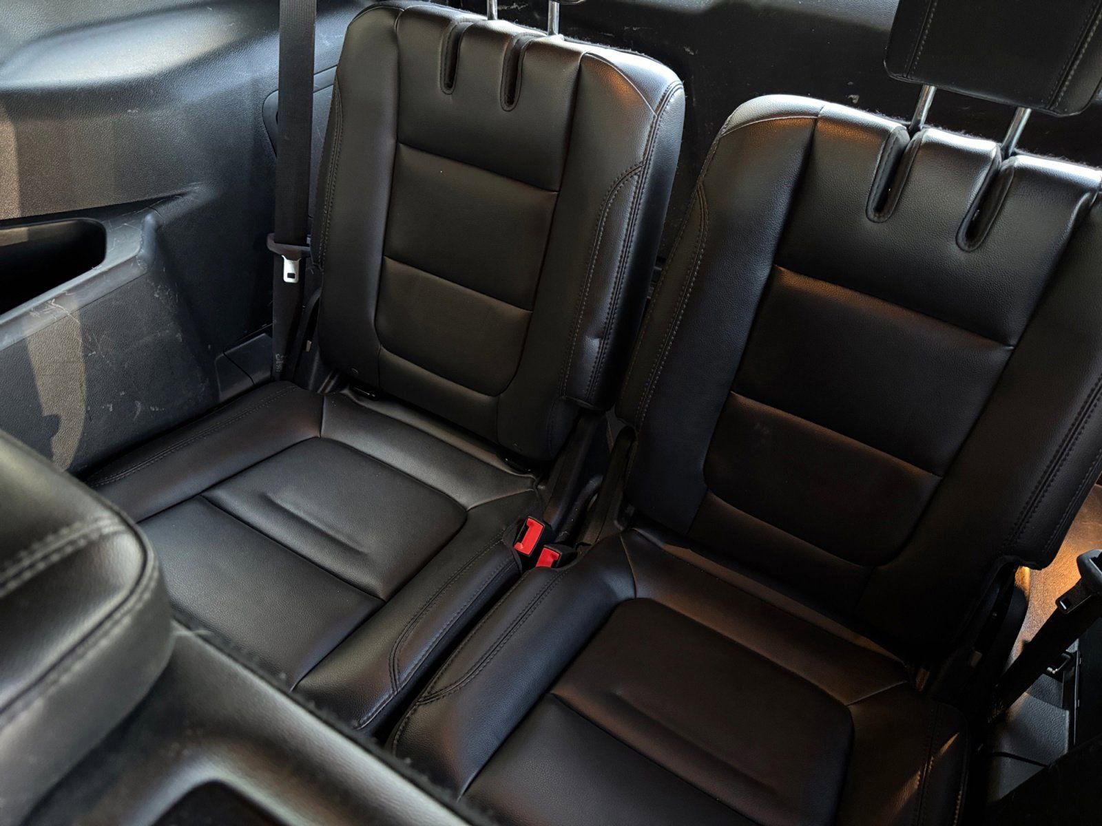 Certified 2018 Ford Explorer XLT w/ Equipment Group 202A image 17