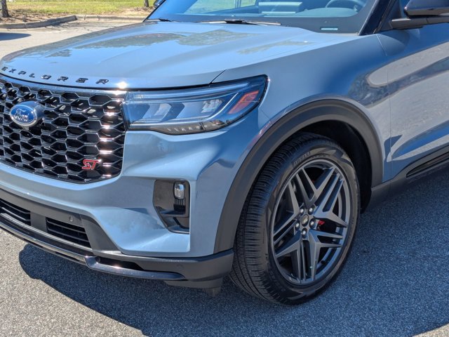 Certified 2025 Ford Explorer ST image 10
