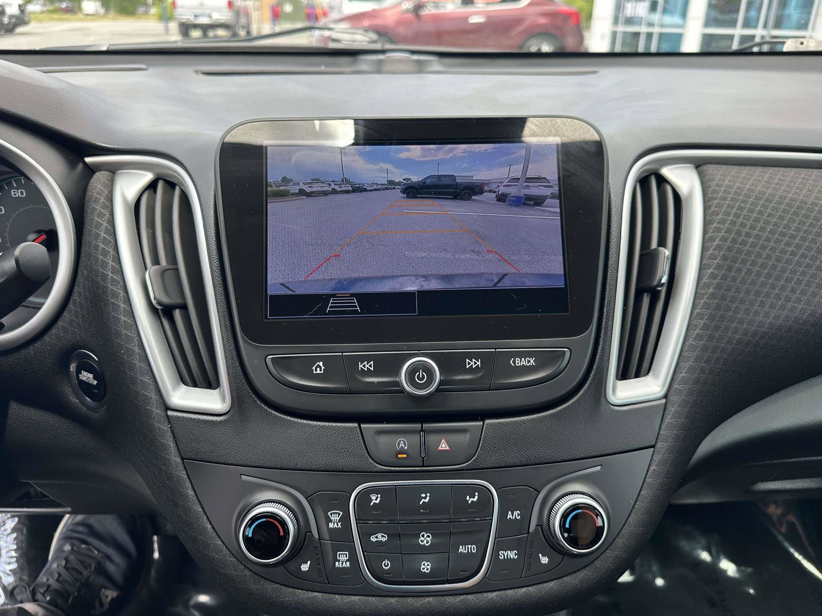 Used 2025 Chevrolet Malibu LT FWD image 11