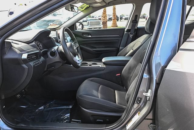 Used 2025 Nissan Altima 2.5 SV FWD image 19