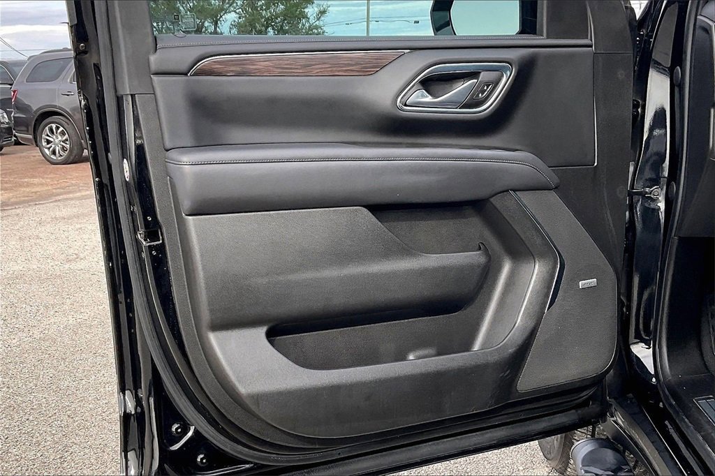 Used 2022 Chevrolet Tahoe Z71 w/ Luxury Package image 17