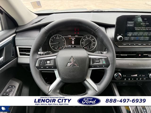 Used 2023 Mitsubishi Outlander SE FWD image 16