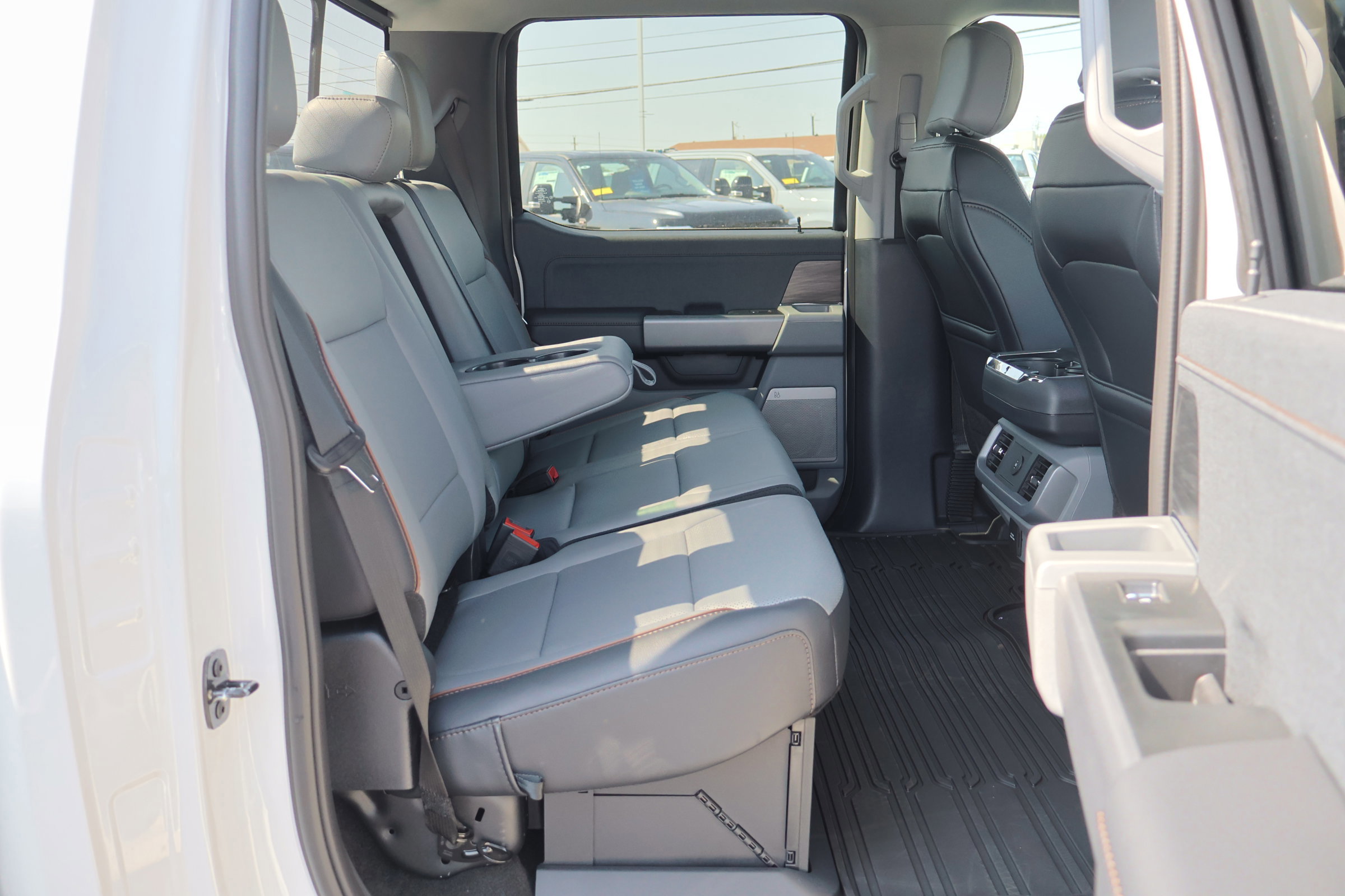 Certified 2025 Ford F150 Lariat w/ Equipment Group 501A Mid image 38