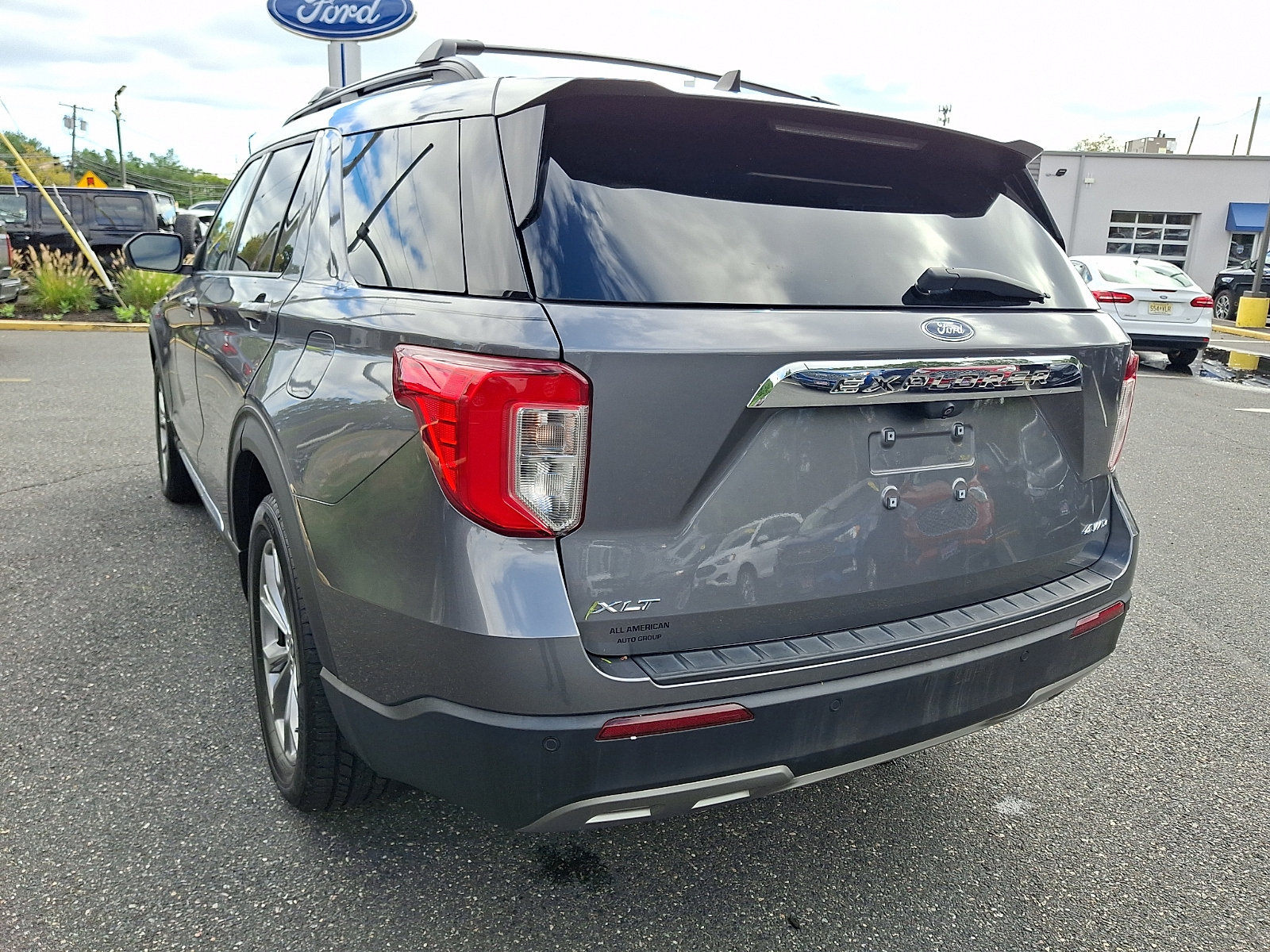 Certified 2022 Ford Explorer XLT w/ Equipment Group 202A AWD/4WD image 8