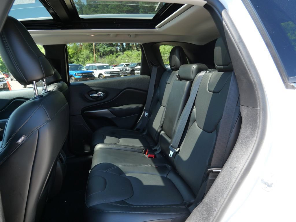 Used 2021 Jeep Cherokee Limited w/ Elite Package AWD/4WD image 16