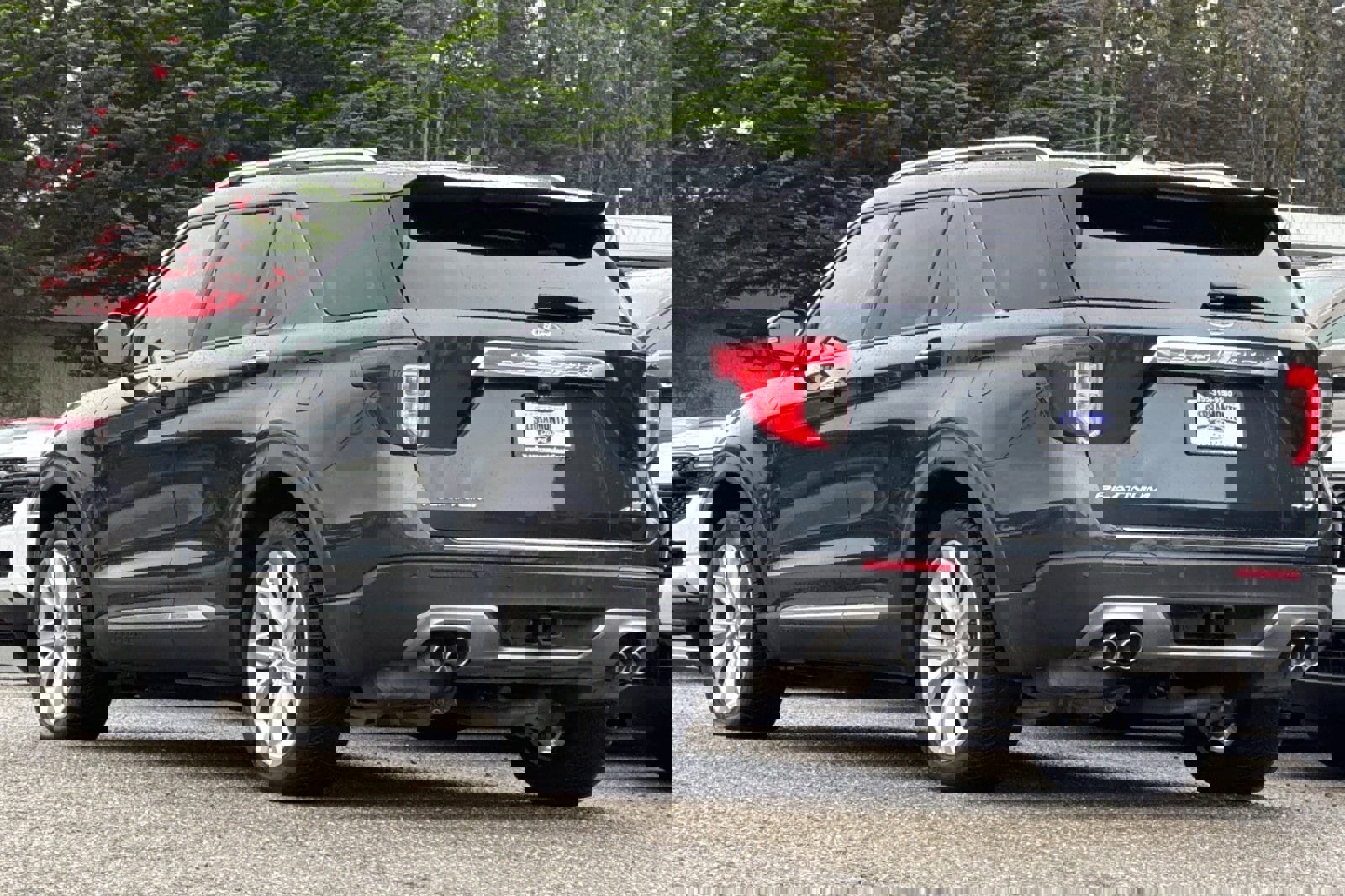 Certified 2022 Ford Explorer Platinum w/ Equipment Group 601A image 6