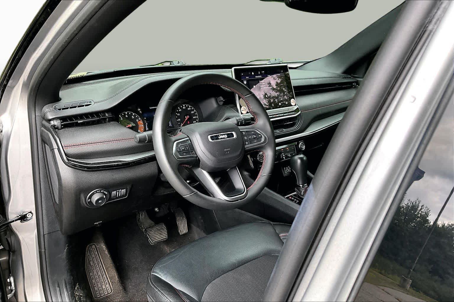 Used 2024 Jeep Compass Trailhawk AWD/4WD image 18