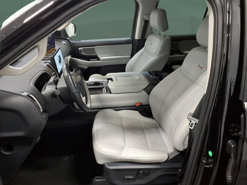 Certified 2025 Ford Expedition Max Platinum w/ Driver's Package AWD/4WD image 22