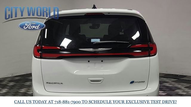 Used 2024 Chrysler Pacifica Select image 5
