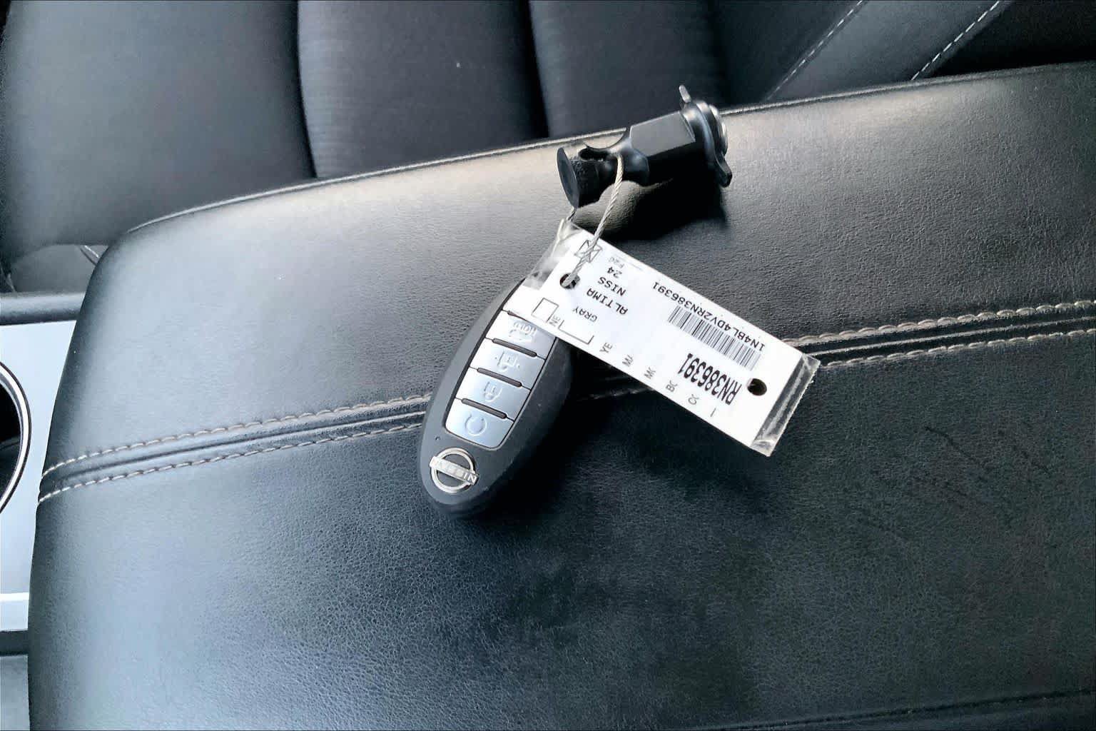 Used 2024 Nissan Altima 2.5 SV FWD image 13