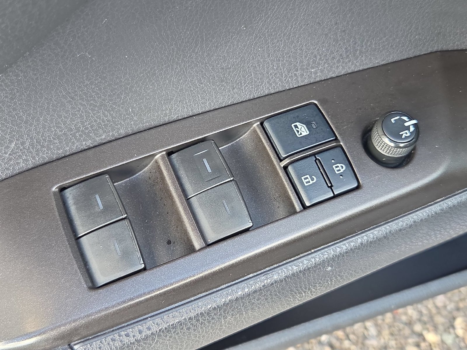Used 2022 Toyota Camry SE FWD image 14