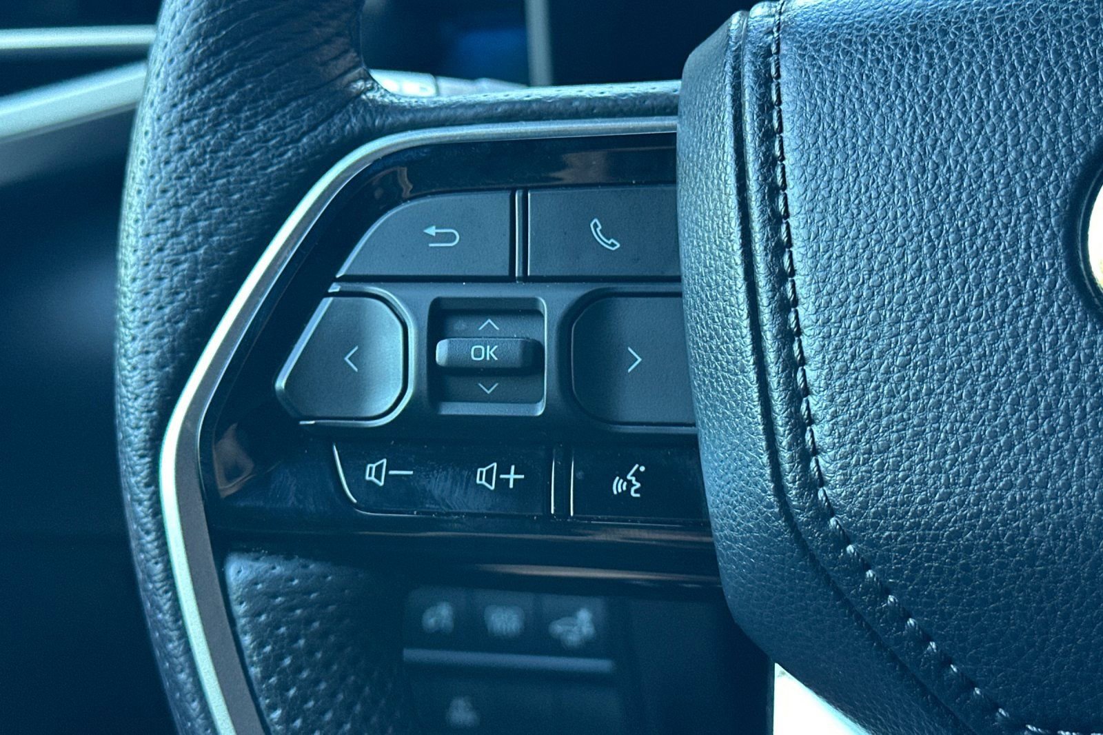 Used 2023 Toyota Tundra Platinum AWD/4WD image 36