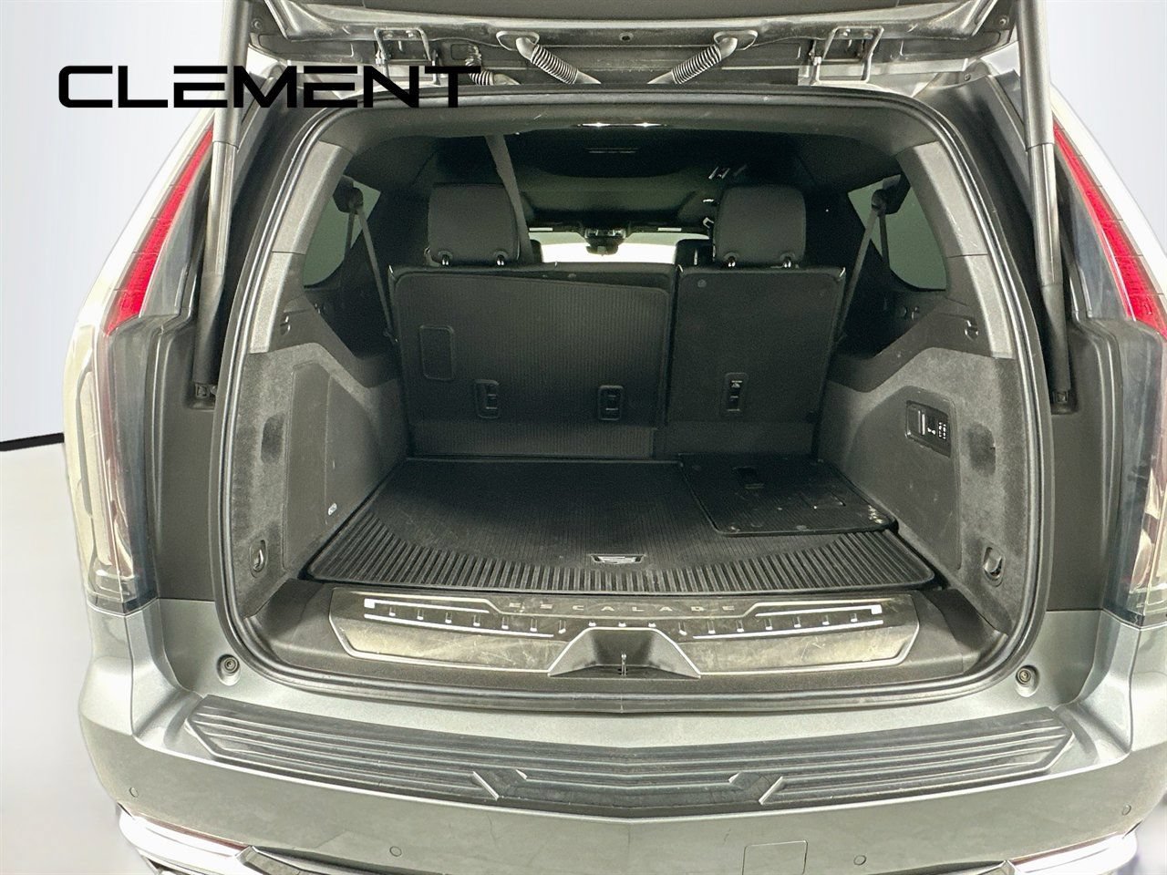 Used 2021 Cadillac Escalade ESV Premium Luxury AWD/4WD image 11