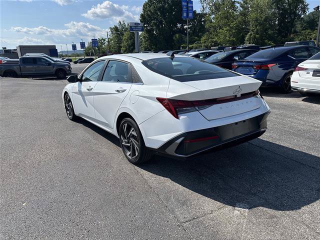 Used 2025 Hyundai Elantra SEL FWD image 9