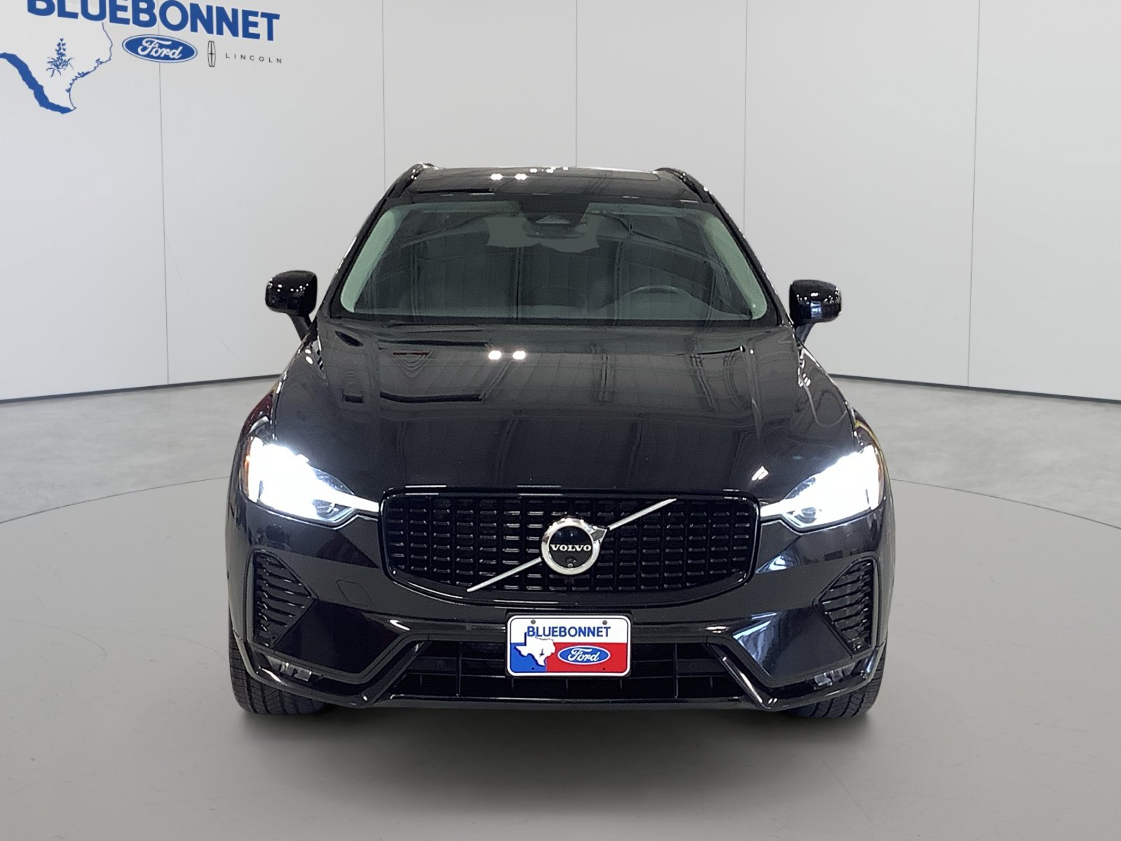 Used 2024 Volvo XC60 B5 Plus w/ Protection Package Premier AWD/4WD image 2