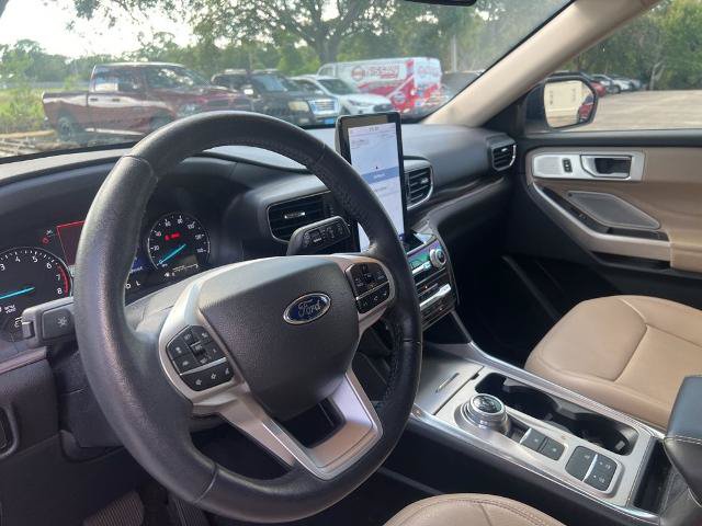 Certified 2022 Ford Explorer Limited w/ Limited Technology Package RWD image 9