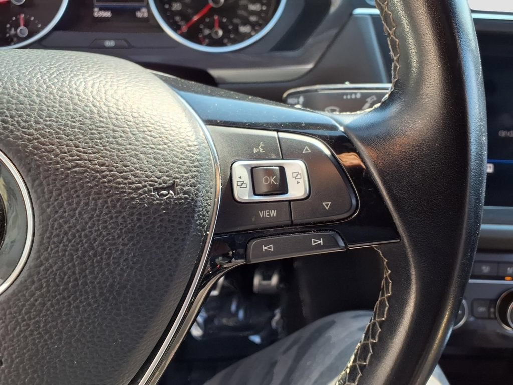 Used 2020 Volkswagen Tiguan SE R-Line FWD image 19