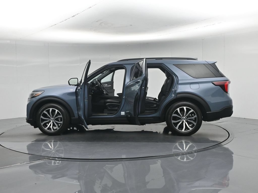 Certified 2025 Ford Explorer ST-Line w/ Premium Package RWD image 39