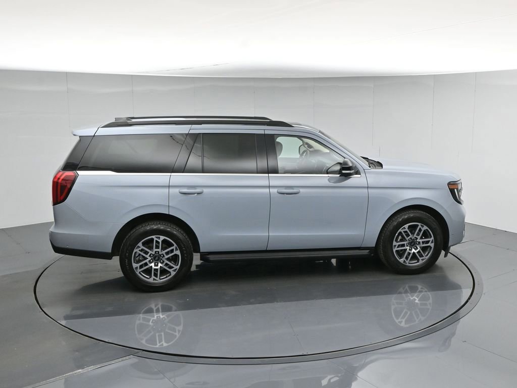 Certified 2025 Ford Expedition Active AWD/4WD image 8