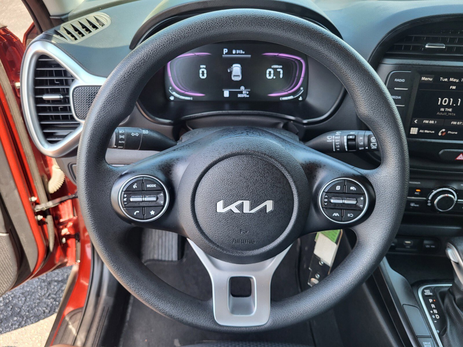 Used 2025 Kia Soul LX w/ LX Technology Package FWD image 25