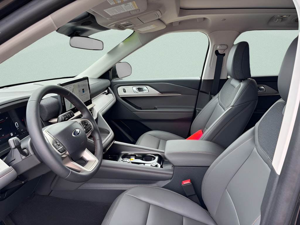 Certified 2025 Ford Explorer Active w/ Active Comfort Package AWD/4WD image 4