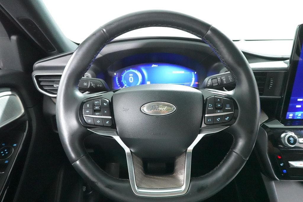 Certified 2023 Ford Explorer Platinum w/ Technology Package AWD/4WD image 14