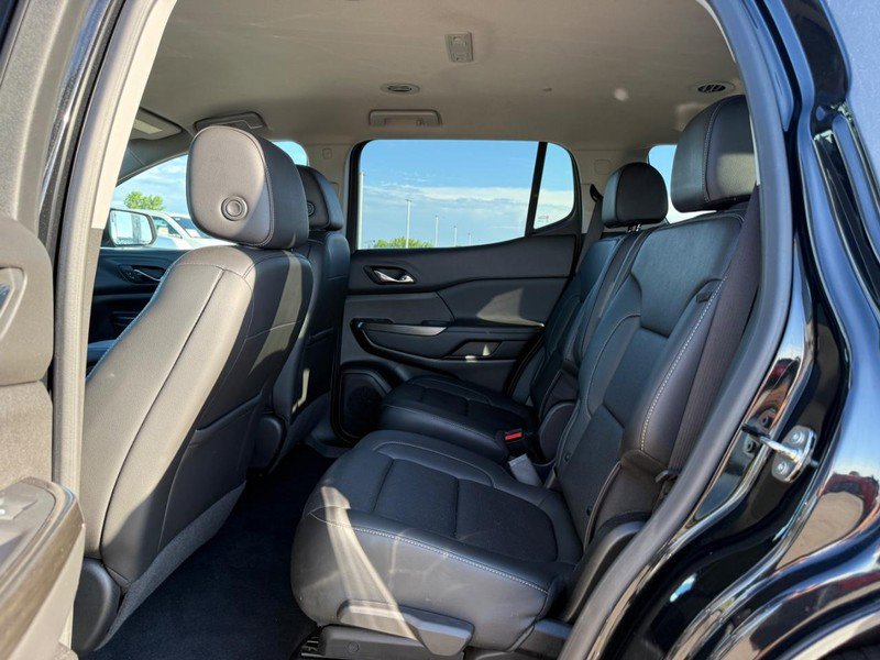 Used 2023 GMC Acadia SLT image 11