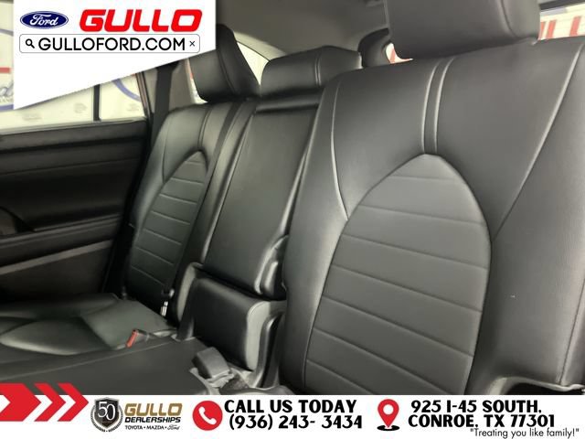 Used 2022 Toyota Highlander XLE FWD image 13