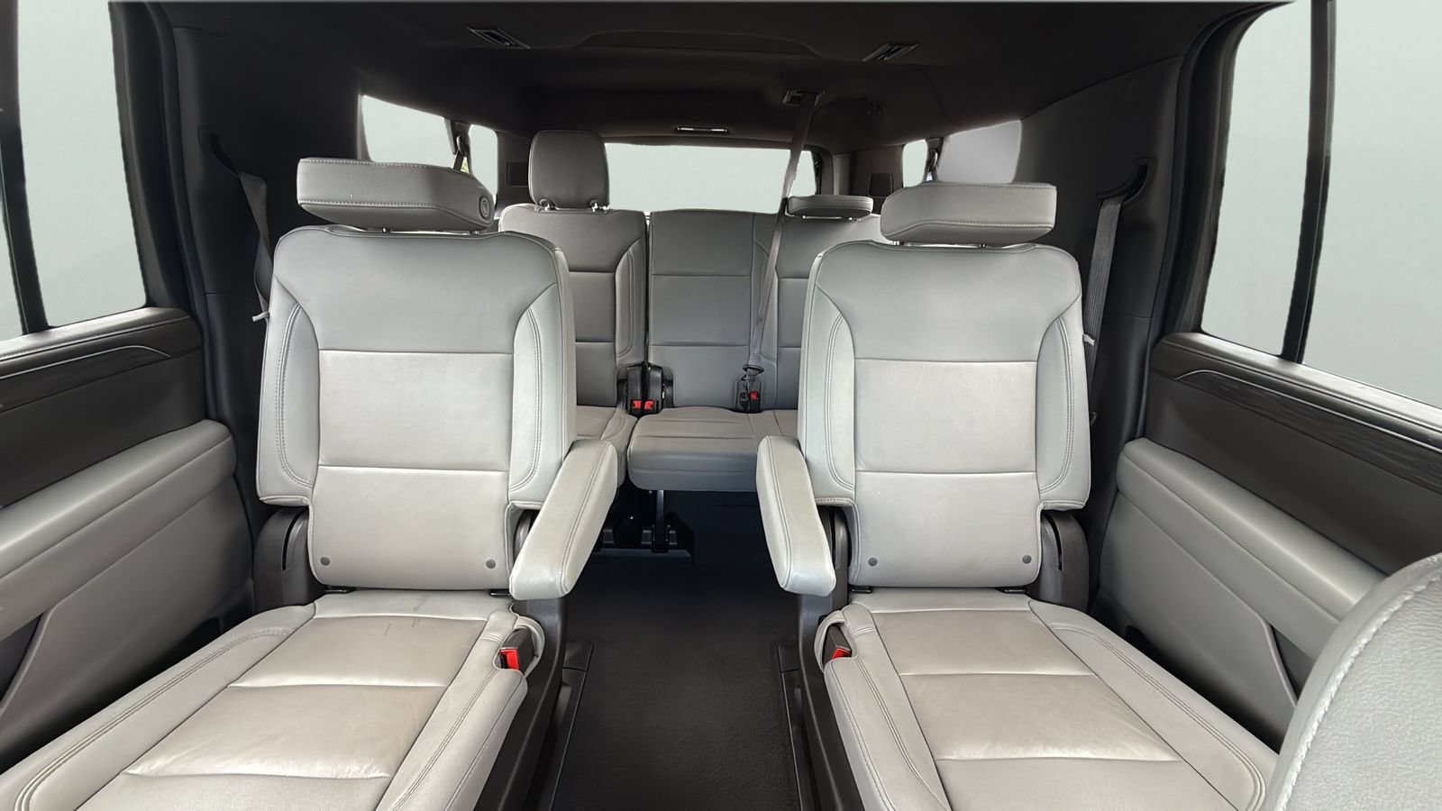 Used 2023 Chevrolet Suburban Z71 w/ Luxury Package AWD/4WD image 25