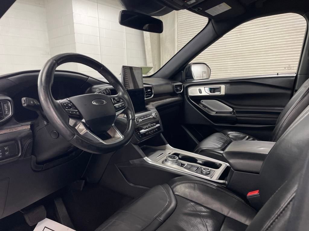 Certified 2020 Ford Explorer Platinum w/ Premium Technology Package AWD/4WD image 6