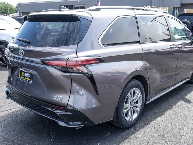 Used 2021 Toyota Sienna XSE w/ XSE Plus Package AWD/4WD image 9