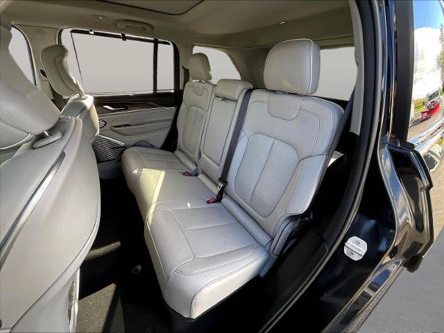 Used 2023 Jeep Grand Cherokee Overland w/ Luxury Tech Group IV AWD/4WD image 24